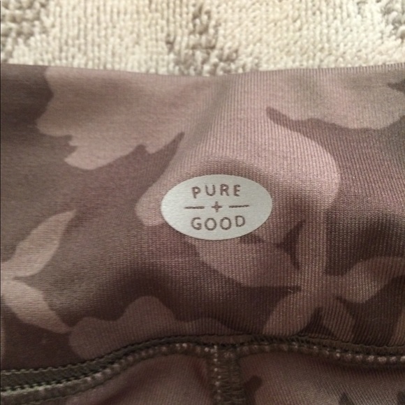 One gently used pair of ladies pants 👖 - Picture 7 of 7